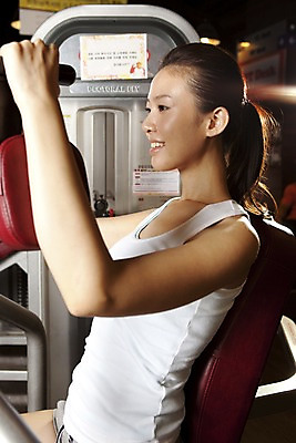 포토 JPG 라이프스타일 여자 포즈 실내 건강 한명 사람 앉기 동양인 손짓 상반신 20대 성인 운동복 운동 건강관리 운동기구 헬스 헬스장 한국인 웨이트트레이닝 웨이트기구 버터플라이 여자만 여자한명만 성인여자만 청년만 청년여자만 성인한명만 청년여자한명만 성인여자한명만 성인만 국내포토 1 옷 모션 관리 인종 청년 내부 생활 파일형식