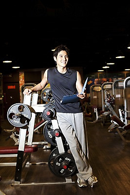 포토 JPG 전신 직업 옷 남자 실내 건강 관리 한명 서기 사람 동양인 20대 성인 세로 운동복 운동 운동기구 헬스 헬스장 한국인 기록 업무 작업 작업실 확인 체육관 트레이너 파일 남자만 남자한명만 성인남자만 청년만 청년남자만 청년남자한명만 성인한명만 성인남자한명만 성인만 국내포토 1 모션 인종 청년 내부 파일형식