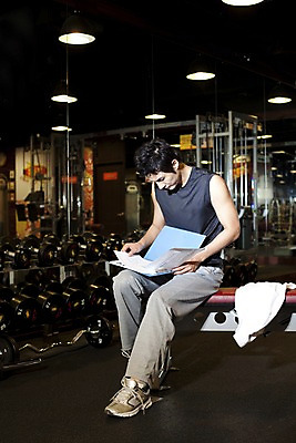 포토 JPG 전신 직업 옷 남자 실내 건강 관리 한명 사람 앉기 동양인 20대 성인 세로 운동복 운동 운동기구 헬스 헬스장 한국인 기록 업무 작업 작업실 확인 체육관 트레이너 파일 남자만 남자한명만 성인남자만 청년만 청년남자만 청년남자한명만 성인한명만 성인남자한명만 성인만 국내포토 1 모션 인종 청년 내부 파일형식