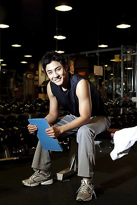 포토 JPG 전신 직업 옷 남자 실내 건강 관리 한명 사람 앉기 동양인 20대 성인 세로 운동복 운동 운동기구 헬스 헬스장 한국인 기록 업무 작업 작업실 확인 체육관 트레이너 파일 남자만 남자한명만 성인남자만 청년만 청년남자만 청년남자한명만 성인한명만 성인남자한명만 성인만 국내포토 1 모션 인종 청년 내부 파일형식