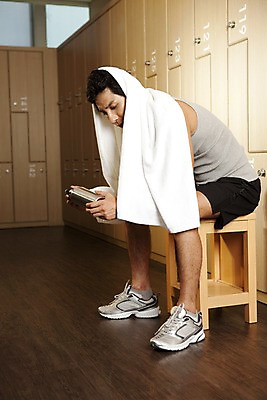 포토 JPG 전신 라이프스타일 응시 남자 의자 휴식 실내 건강 한명 미소 사람 앉기 동양인 20대 성인 세로 운동복 수건 운동 건강관리 헬스 헬스장 한국인 사물함 캐비닛 물통 물병 서랍장 수납 탈의실 남자만 남자한명만 성인남자만 청년만 청년남자만 청년남자한명만 성인한명만 성인남자한명만 성인만 국내포토 1 시선 옷 가구 컨셉 모션 표정 관리 인종 청년 내부 생활 위생용품 파일형식