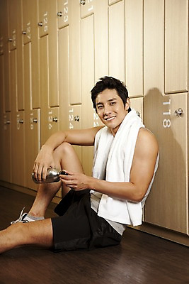 포토 JPG 라이프스타일 응시 남자 휴식 실내 건강 한명 미소 사람 앉기 동양인 상반신 20대 성인 세로 운동복 수건 운동 건강관리 헬스 헬스장 한국인 사물함 캐비닛 물통 물병 서랍장 수납 탈의실 남자만 남자한명만 성인남자만 청년만 청년남자만 청년남자한명만 성인한명만 성인남자한명만 성인만 국내포토 1 시선 옷 가구 컨셉 모션 표정 관리 인종 청년 내부 생활 위생용품 파일형식