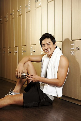 포토 JPG 라이프스타일 응시 남자 휴식 실내 건강 한명 미소 사람 앉기 동양인 상반신 20대 성인 세로 운동복 수건 운동 건강관리 헬스 헬스장 한국인 사물함 캐비닛 물통 물병 서랍장 수납 탈의실 남자만 남자한명만 성인남자만 청년만 청년남자만 청년남자한명만 성인한명만 성인남자한명만 성인만 국내포토 1 시선 옷 가구 컨셉 모션 표정 관리 인종 청년 내부 생활 위생용품 파일형식