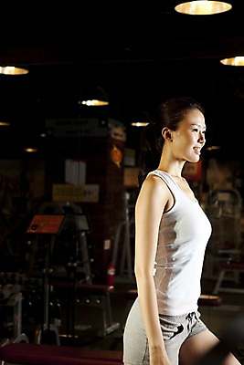 포토 JPG 라이프스타일 여자 포즈 다이어트 전등 조명 실내 건강 한명 사람 동양인 상반신 20대 성인 운동복 운동 건강관리 운동기구 헬스 헬스장 한국인 여자만 여자한명만 성인여자만 청년만 청년여자만 성인한명만 청년여자한명만 성인여자한명만 성인만 국내포토 1 옷 관리 인종 청년 내부 생활 파일형식