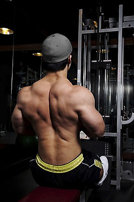 포토 JPG 전신 모자 남자 포즈 운동화 바지 하의 근육 실내 건강 한명 사람 앉기 동양인 손짓 20대 성인 뒷모습 운동복 운동 운동기구 헬스 헬스장 웨이트트레이닝 보디빌딩 보디빌더 웨이트기구 롱풀머신 시티드로우 케이블로우 남자만 남자한명만 성인남자만 청년만 청년남자만 청년남자한명만 성인한명만 성인남자한명만 성인만 국내포토 1 잡화 옷 뷰포인트 신발 모션 인종 청년 내부 파일형식