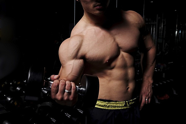 포토 JPG 남자 포즈 바지 하의 근육 실내 건강 한명 사람 동양인 손짓 상반신 20대 성인 운동복 운동 운동기구 헬스 아령 헬스장 웨이트트레이닝 보디빌딩 보디빌더 진열장 웨이트기구 남자만 남자한명만 성인남자만 청년만 청년남자만 청년남자한명만 성인한명만 성인남자한명만 성인만 국내포토 1 옷 모션 인종 청년 내부 파일형식