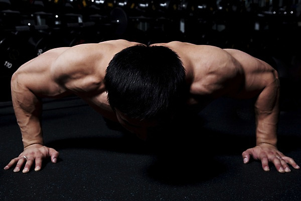 포토 JPG 전신 남자 엎드리기 포즈 근육 실내 건강 한명 사람 동양인 손짓 20대 성인 운동 헬스 헬스장 보디빌딩 보디빌더 팔굽혀펴기 맨손운동 남자만 남자한명만 성인남자만 청년만 청년남자만 청년남자한명만 성인한명만 성인남자한명만 성인만 국내포토 1 모션 인종 청년 내부 파일형식