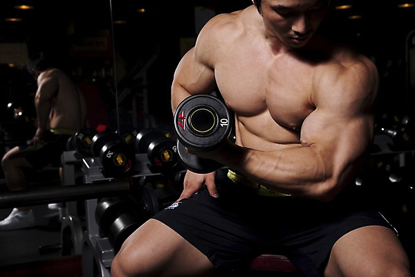 포토 JPG 남자 포즈 바지 하의 근육 실내 건강 한명 사람 앉기 동양인 손짓 상반신 20대 성인 운동복 운동 반사 운동기구 헬스 아령 헬스장 거울 웨이트트레이닝 보디빌딩 보디빌더 진열장 웨이트기구 전면거울 남자만 남자한명만 성인남자만 청년만 청년남자만 청년남자한명만 성인한명만 성인남자한명만 성인만 국내포토 1 옷 모션 인종 청년 내부 파일형식