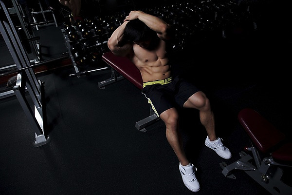 포토 JPG 전신 남자 포즈 운동화 바지 하의 근육 실내 건강 한명 사람 동양인 20대 성인 운동복 운동 운동기구 헬스 아령 헬스장 보디빌딩 보디빌더 진열장 웨이트기구 벤치프레스 남자만 남자한명만 성인남자만 청년만 청년남자만 청년남자한명만 성인한명만 성인남자한명만 성인만 국내포토 1 옷 신발 인종 청년 내부 파일형식