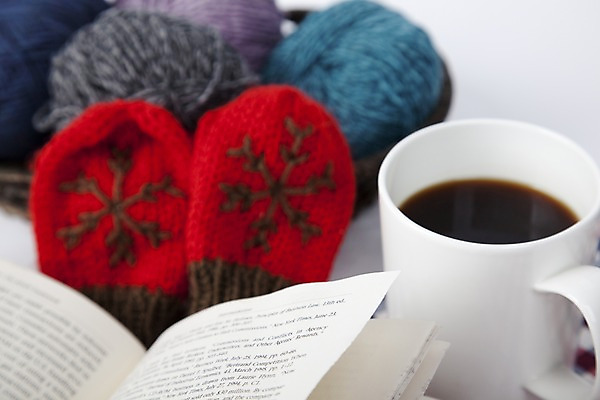 포토 JPG 스튜디오촬영 잡화 계절 커피 음료 장갑 겨울 자연 실내 사람없음 아웃포커스 책 바구니 머그컵 뜨개질 털실 오브젝트 국내포토 촬영기법 취미 내부 컵 실 생태계 파일형식