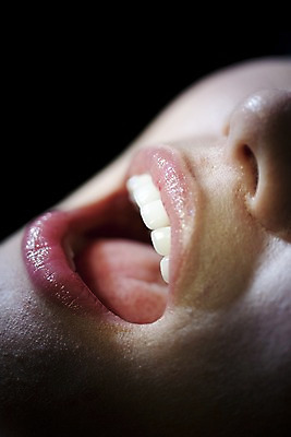 포토 JPG 의학 실내 치과 병원 입벌림 사람 동양인 근접촬영 신체부위 치료 진료 입 치아 입술 국내포토 뷰포인트 표정 인종 내부 소화기관 파일형식