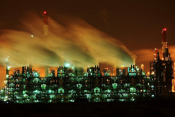 포토 JPG 시설물 현대건축 건축 산업 야경 공장 하늘 조명 굴뚝 사람없음 야외 건물 가로 연기 산업시설 산업단지 석유정제공장 정유공장 정제소 국내포토 건축물 공업 야간 파일형식 풍경_경치