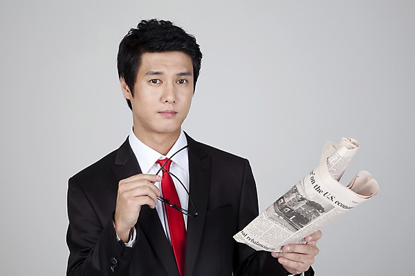 포토 JPG 스튜디오촬영 직업 라이프스타일 남자 안경 포즈 와이셔츠 비즈니스 넥타이 무표정 한명 들기 누끼 사람 동양인 정장 상반신 20대 성인 라이프 비즈니스라이프 한국인 직장인 사무원 비즈니스맨 신문 벗기 남자만 남자한명만 성인남자만 청년만 청년남자만 청년남자한명만 성인한명만 성인남자한명만 성인만 국내포토 1 잡화 옷 감정 셔츠 모션 실내 표정 인종 청년 생활 간행물 뉴스 파일형식