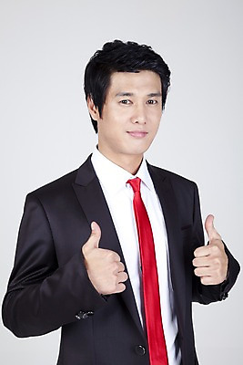 포토 JPG 스튜디오촬영 직업 라이프스타일 남자 포즈 와이셔츠 비즈니스 넥타이 한명 누끼 사람 동양인 정장 손짓 상반신 20대 성인 라이프 비즈니스라이프 한국인 엄지손가락 최고 직장인 사무원 비즈니스맨 남자만 남자한명만 성인남자만 청년만 청년남자만 청년남자한명만 성인한명만 성인남자한명만 성인만 국내포토 1 잡화 옷 셔츠 손가락 모션 실내 인종 청년 생활 파일형식