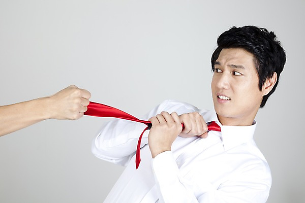 포토 JPG 스튜디오촬영 직업 라이프스타일 남자 포즈 와이셔츠 비즈니스 넥타이 스트레스 표정 한명 사람 동양인 정장 손짓 상반신 20대 성인 라이프 비즈니스라이프 한국인 잡기 직장인 사무원 비즈니스맨 찡그림 학대 괴로움 반항 멱살 남자만 남자한명만 성인남자만 청년만 청년남자만 청년남자한명만 성인한명만 성인남자한명만 성인만 국내포토 1 잡화 옷 감정 셔츠 모션 실내 인종 청년 생활 사회이슈 파일형식