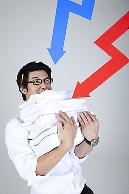 포토 JPG 스튜디오촬영 직업 라이프스타일 남자 화살표 종이 안경 포즈 와이셔츠 비즈니스 넥타이 그래프 스트레스 표정 피곤 한명 들기 사람 동양인 정장 상반신 20대 성인 라이프 비즈니스라이프 필기구 연필 한국인 직장인 사무원 비즈니스맨 유머 찡그림 하락 문서 무거움 남자만 남자한명만 성인남자만 청년만 청년남자만 청년남자한명만 성인한명만 성인남자한명만 성인만 국내포토 1 잡화 옷 감정 컨셉 셔츠 모션 문구용품 학용품 실내 인종 청년 생활 무게 파일형식