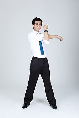 포토 JPG 스튜디오촬영 전신 직업 라이프스타일 남자 포즈 와이셔츠 비즈니스 넥타이 휴식 한명 누끼 사람 동양인 정장 손짓 20대 성인 라이프 비즈니스라이프 스트레칭 한국인 직장인 사무원 비즈니스맨 맨손체조 남자만 남자한명만 성인남자만 청년만 청년남자만 청년남자한명만 성인한명만 성인남자한명만 성인만 국내포토 1 잡화 옷 컨셉 셔츠 모션 실내 인종 청년 생활 운동 체조 파일형식