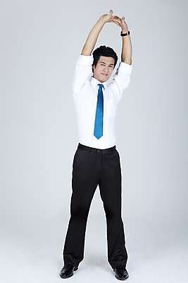 포토 JPG 스튜디오촬영 전신 직업 라이프스타일 남자 포즈 와이셔츠 비즈니스 넥타이 휴식 한명 누끼 사람 동양인 정장 손짓 20대 성인 라이프 비즈니스라이프 스트레칭 한국인 직장인 사무원 비즈니스맨 깍지 기지개 맨손체조 남자만 남자한명만 성인남자만 청년만 청년남자만 청년남자한명만 성인한명만 성인남자한명만 성인만 국내포토 1 잡화 옷 컨셉 셔츠 모션 실내 인종 청년 생활 운동 체조 파일형식