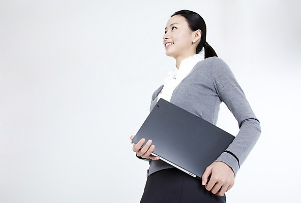 포토 JPG 스튜디오촬영 직업 라이프스타일 응시 여자 로우앵글 포즈 비즈니스 표정 한명 미소 웃음 들기 누끼 사람 동양인 정장 상반신 20대 성인 라이프 비즈니스라이프 희망 한국인 직장인 사무원 비즈니스우먼 자신감 문서 파일 여자만 여자한명만 성인여자만 청년만 청년여자만 성인한명만 청년여자한명만 성인여자한명만 성인만 국내포토 1 시선 옷 감정 뷰포인트 모션 실내 인종 청년 생활 파일형식