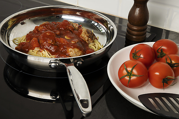 포토 JPG 해외이미지 전통 접시 음식 백그라운드 다이어트 토마토 채소 공 탁자 치즈 파스타 건강 마늘 스파게티 육류 돼지고기 요리 사람없음 빨간색 식사 저녁식사 치킨 이탈리아 소고기 흰색 신선 지중해 먹기 브런치 바질 점심식사 핸드메이드 해외202008 해외포토 식기 유럽 바다 컬러 가구 식재료 모션 유제품 서양음식 닭고기요리 파일형식