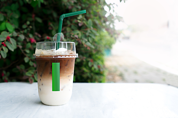 포토 JPG 해외이미지 커피 음료 음식 백그라운드 유리 탁자 아침 디저트 사람없음 목재 컵 초록색 갈색 초콜릿 냉동 얼음 어둠 카페 우유 추위 흰색 신선 뜨거움 달콤 맛 아침식사 큼 시원함 플라스틱 설탕 크림 상쾌 시럽 카푸치노 에스프레소 내추럴 떨림 라떼 모카 카페인 캐러멜 맛있는 해외202008 얼림 해외포토 주간 자연요소 나무 식기 감정 컬러 가구 컨셉 재료 모션 재질 유제품 상점 식사 크기 파일형식