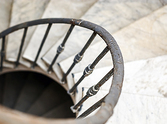 포토 JPG 해외이미지 모양 디자인 백그라운드 곡선 건축양식 난간 바닥 실내 나선형 사람없음 내부 건물 계단 탑 금속 검은색 수확 골동품 소용돌이 흰색 도시 원형 클래식 큼 철 회전 기하학 단계 구식 옛날 철강 철책 콘크리트 해외202008 해외포토 도형 건축물 건축 선 컬러 컨셉 무늬 농업 재질 회오리 크기 파일형식