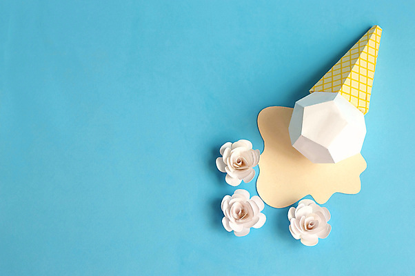 포토 JPG 해외이미지 모양 디자인 종이 음식 컨셉 공 아이스크림 디저트 아이디어 미술 취미 사람없음 장식 컵 컬러풀 유행 3D 냉동 흐름 추위 달콤 맛 떨어짐 시원함 자르기 질감 원뿔 수공예 DIY 와플 판지 인공 접기 핸드메이드 스타일 현실 맛있는 해외202008 해외포토 도형 식기 컬러 모션 문화예술 공예 디지털합성 파일형식