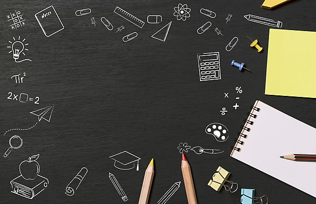 포토 JPG 해외이미지 학생 디자인 배너 교육 백그라운드 컨셉 장신구 텍스트 교실 학교 문구용품 아이디어 자 창조 미술 사람없음 학습 스터디 연필 펜 우주 검은색 공책 칠판 공백 장비 로켓 도구 사과 정상 책상 오브젝트 그림 분필 해외202008 해외포토 컬러 가구 과일 문화예술 학용품 필기구 초크 파일형식