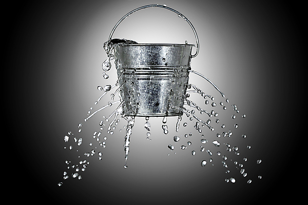 포토 JPG 해외이미지 백그라운드 컨셉 가사 상상 추상 아이디어 손잡이 사람없음 물 금속 냉동 젖음 흐름 물방울 긴급 시간 구멍 액체 개울 떨어짐 은색 컨테이너 양동이 오브젝트 속도 통조림 순간 헬프 해외202008 해외포토 자연요소 산업 컬러 무늬 재질 강 도움 파일형식