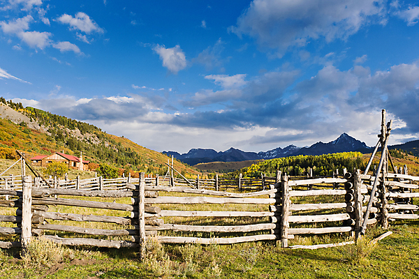 포토 JPG 해외이미지 나무 구름 계절 잎 오렌지 하늘 날씨 산 풍경 경사 사람없음 목재 빨간색 초록색 파란색 컬러풀 태양 노란색 가을 흰색 시골 소나무 황금 씻기 은색 숲 언덕 먼지 나무껍질 드라마 멀리 통과 콜로라도 화강암 해외202008 해외포토 자연요소 식물 컬러 과일 재료 미국 청결 껍질 암석 파일형식