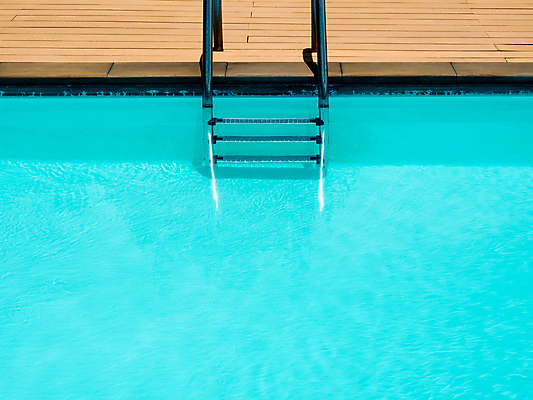 포토 JPG 해외이미지 라이프스타일 스포츠 백그라운드 사다리 표면 휴가 휴식 수영장 사람없음 야외 물 여름 파란색 계단 금속 수영 스파 젖음 휴게실 가장자리 시원함 상쾌 휴양지 심플 단계 이국적 철강 카피스페이스 미니멀리스트 미니멀 해외202008 해외포토 자연요소 계절 감정 컬러 컨셉 재질 생활 공백 장소 도구 수상스포츠 둘레 파일형식