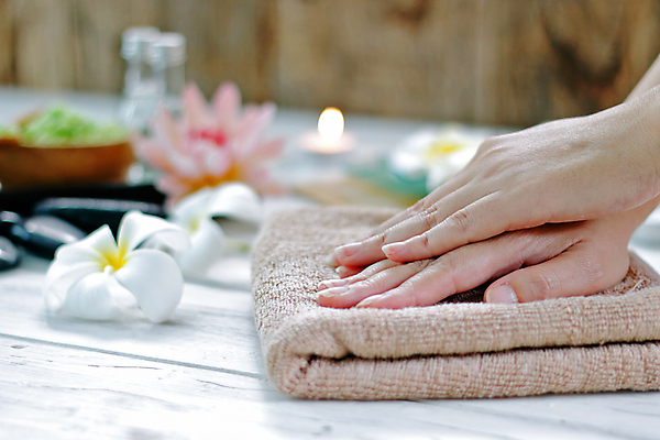 포토 JPG 해외이미지 라이프스타일 접시 손 여자 꽃 백그라운드 컨셉 잎 휴식 건강 사람없음 치료 상점 스파 화장품 흰색 마사지 허브 피부 피부관리 아로마 소금 아로마테라피 테라피 내추럴 돌봄 해외202008 해외포토 식물 식기 컬러 의학 모션 사람 생활 신체부위 뷰티 파일형식