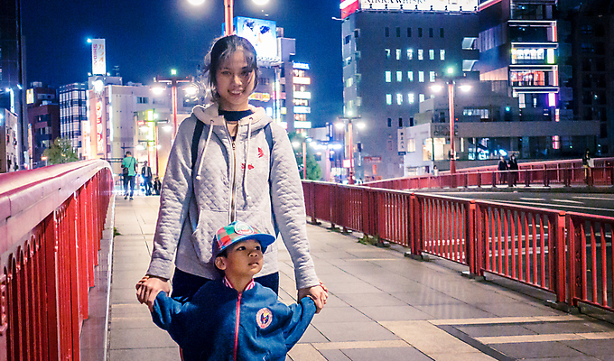 포토 JPG 해외이미지 동양인 빨간색 5월 그림 해외202008 해외포토 컬러 인종 날짜 파일형식