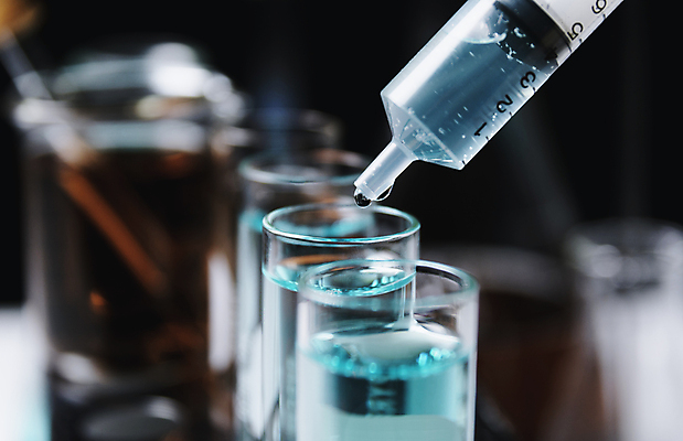 포토 JPG 해외이미지 실험기구 주사기 근접촬영 사람없음 아웃포커스 신약개발 해외202008 해외포토 뷰포인트 과학 의료기기 촬영기법 개발 파일형식 신약_의학