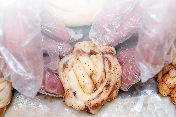 포토 JPG 해외이미지 음료 음식 다이어트 재료 디저트 요리 사람없음 케이크 주방 숟가락 빵집 달콤 사과 굽기 메뉴 준비 반죽 만들기 레시피 제빵사 페스츄리 핸드메이드 해외202008 해외포토 직업 빵 과일 모션 수저 건강 상점 맛 구이 파일형식