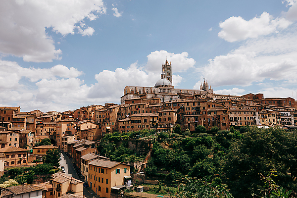 포토 JPG 해외이미지 하늘 함께함 파노라마 건물 파란색 성당 맑음 도시 역사 떨어짐 멀리 시에나 해외202008 해외포토 건축물 컬러 컨셉 종교건축 날씨 촬영기법 파일형식