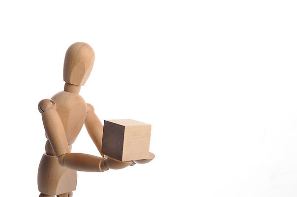 포토 JPG 해외이미지 들기 사람없음 목재 큐브 주기 목각인형 해외202008 해외포토 나무 인형 재료 모션 파일형식