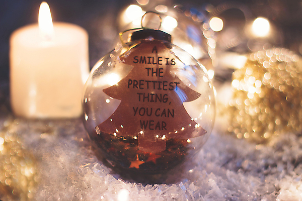 포토 JPG 해외이미지 나무 디자인 배너 계절 행복 문장 백그라운드 크리스마스 겨울 전구 공 유리 추상 휴가 새로움 사람없음 장식 빛 컬러풀 파티 축제 장식볼 축하 인사 신용카드 황금 야간 12월 연도 보케 광 블러 여의주 해외202008 해외포토 자연요소 식물 문자 기념일 감정 컬러 컨셉 무늬 재질 이벤트 금융 예절 날짜 파일형식