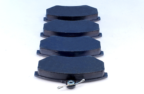 포토 JPG 해외이미지 산업 백그라운드 신발 부분 자동차 새로움 사람없음 금속 흰색 악단 작업실 수리 은색 브레이크 타이어 고정 짐차 정비공 패드 그만 양발 자동 철강 페달 해외202008 해외포토 음악 육상교통 컬러 컨셉 재질 기술자 파일형식