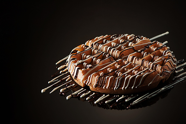 포토 JPG 해외이미지 검은배경 디저트 사람없음 초콜릿 크림 와플 해외202008 해외포토 음식 백그라운드 검은색 파일형식