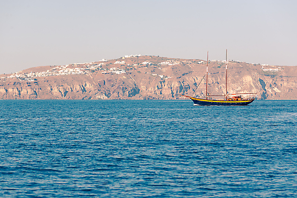 포토 JPG 해외이미지 라이프스타일 바다 섬 여행 요트 하늘 휴가 사람없음 물 파란색 맑음 흰색 만 보트 고급 큼 크루즈 갑판 지중해 그리스 함선 네비게이션 산토리니 그리스인 뱃놀이 코르푸 해외202008 해외포토 자연요소 서양인 유럽 컬러 컨셉 배_교통 날씨 생활 전통놀이 크기 파일형식