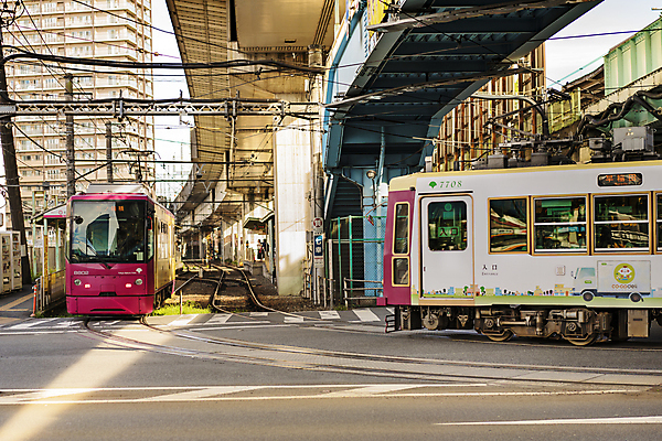 포토 JPG 해외이미지 도로 십자가 건축양식 통신 하늘 거리 주택 사람없음 금속 일본 맑음 기차 도시 보행자 보행로 역 도쿄 타일 겹침 I 건너기 콘크리트 해외202008 해외포토 알파벳 건축 아시아 길 육상교통 교통시설 모션 재질 날씨 대중교통 건물 파일형식