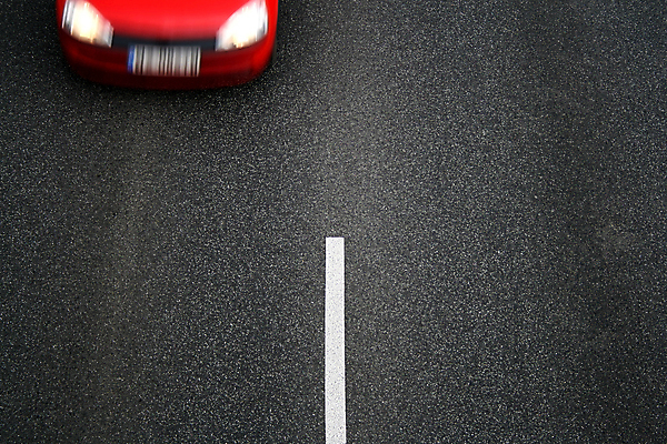 포토 JPG 해외이미지 도로 길 백그라운드 이동 모션 자동차 거리 사람없음 빨간색 검은색 어둠 줄무늬 운전 흰색 아스팔트 블러 해외202008 해외포토 육상교통 컬러 컨셉 무늬 교통시설 파일형식