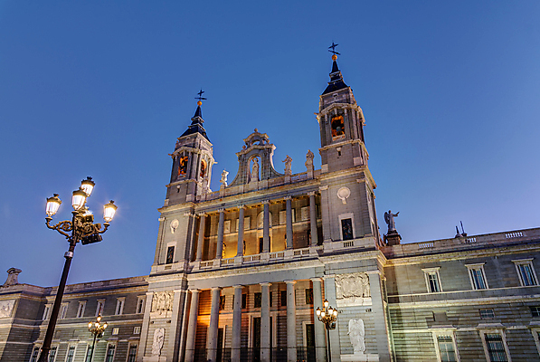 포토 JPG 해외이미지 성당 새벽 마드리드 해외202008 해외포토 자연요소 종교건축 파일형식