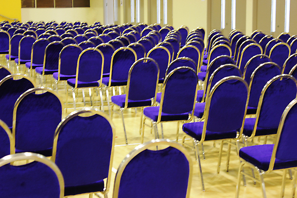 포토 JPG 해외이미지 가구 컨셉 의자 교실 회의 실내 건강 이벤트 사람없음 건물 공백 공연 무대 바이러스 위험 경계 번짐 일렬 취소 객석 오페라 위기 재앙 전염병 결석 해외202008 해외포토 건축물 교육 생활용품 비즈니스 학교 내부 질병 파일형식 효과