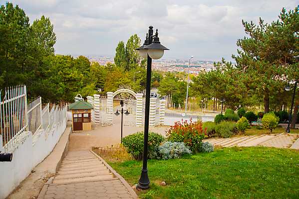 포토 JPG 해외이미지 울타리 흰색 도시 센터 A 10월 해외202008 해외포토 알파벳 컬러 담장 날짜 파일형식