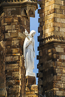 포토 JPG 해외이미지 여자 함께함 교회 손전등 큼 A 제비 해외202008 해외포토 알파벳 컨셉 종교건축 조류 조명 사람 건물 크기 파일형식