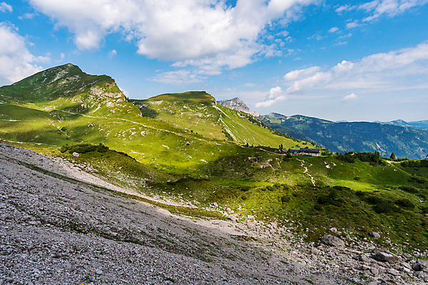 포토 JPG 해외이미지 얼굴 여행 산 오두막 북쪽 오르막 넘어짐 해외202008 해외포토 모션 신체부위 방향 파일형식
