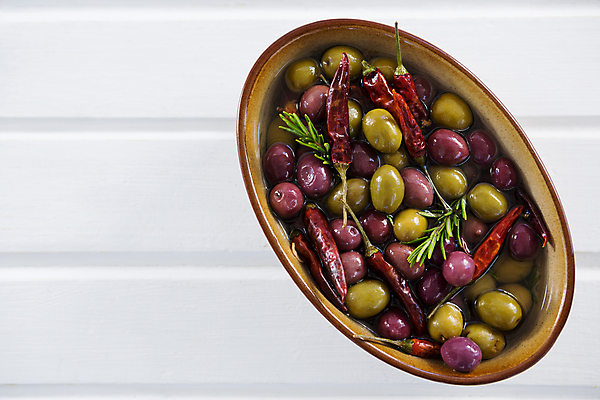 포토 JPG 해외이미지 그릇 고추 사람없음 허브 올리브 피클 올리브절임 해외202008 해외포토 식물 식기 열매 채소 절임 파일형식