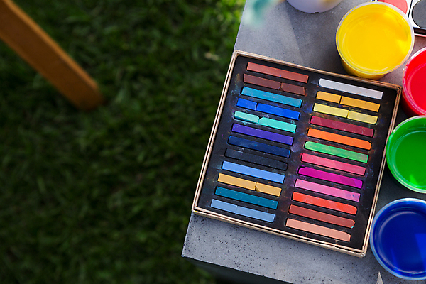 포토 JPG 해외이미지 탁자 잔디 사람없음 물감 미술도구 팔레트 파스텔 해외202008 해외포토 식물 가구 학용품 오브젝트 파일형식